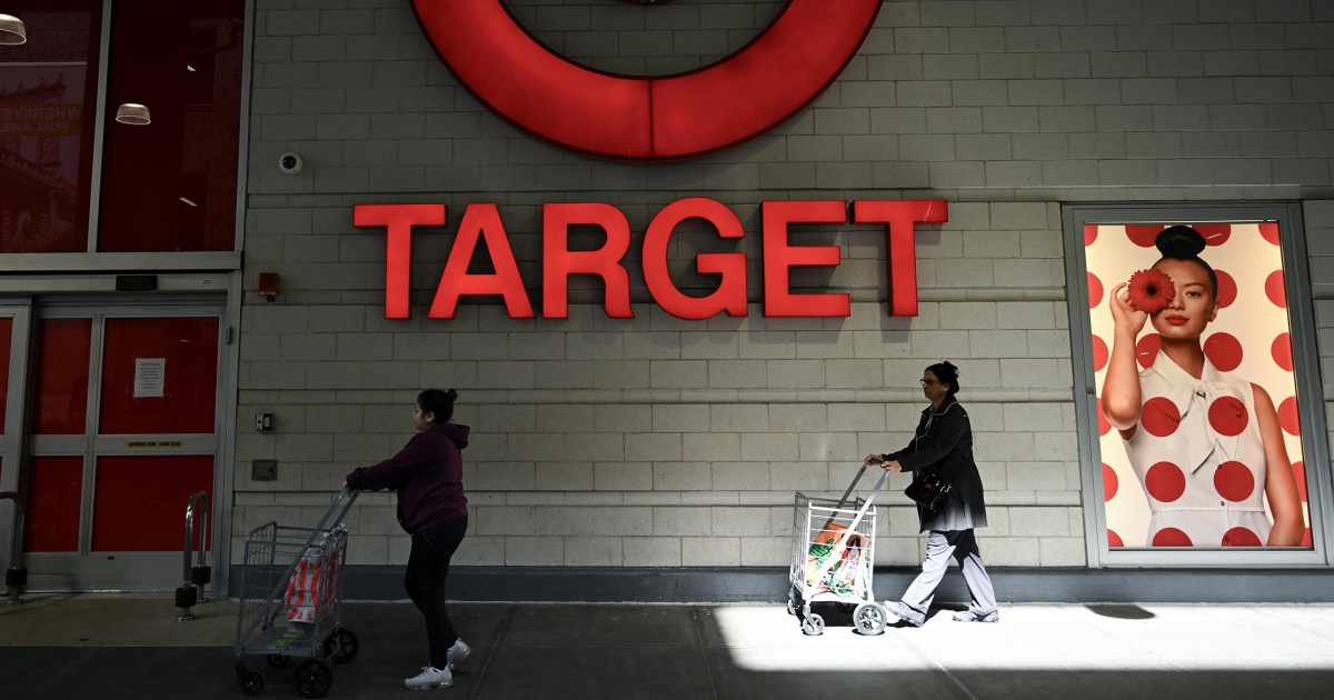 Target обвини кражба и насилие за затварянето на 9 магазина. Престъпността е по-висока на места, които е държала отворени наблизо