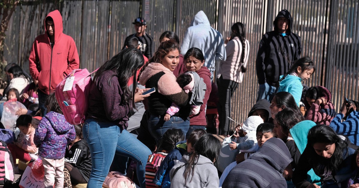 Мигрантите се пускат по улиците на САЩ на границата, тъй като приютите виждат рекорден брой