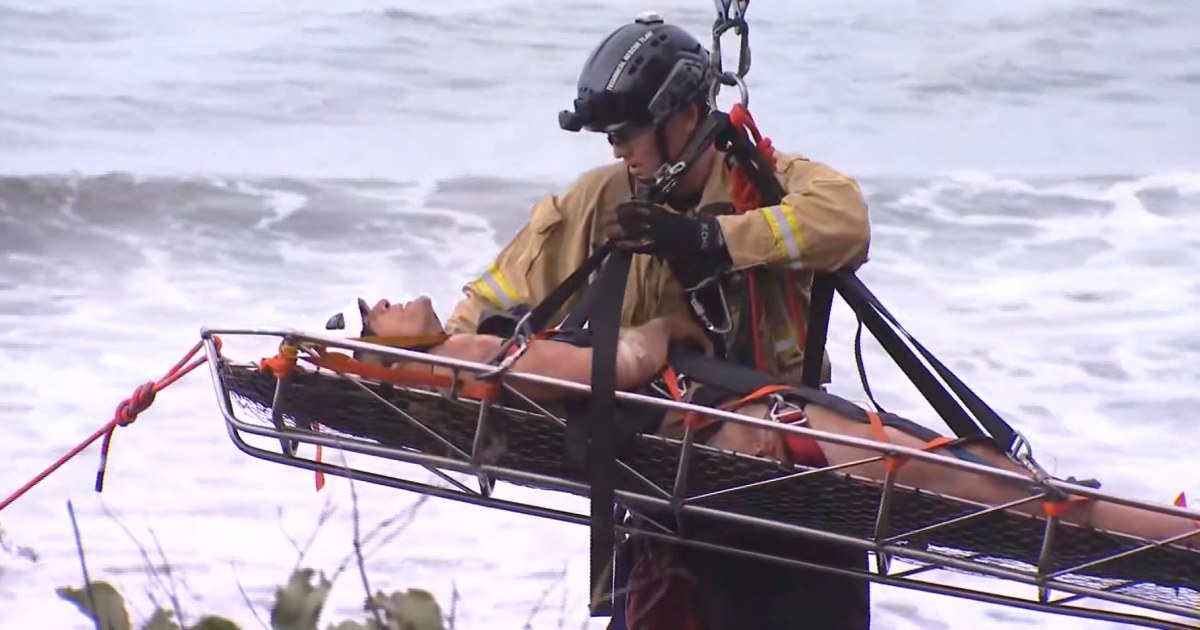 Калифорнийски мъж, който падна в тясна 18-инчова дупка, освободен след 18-часова спасителна мисия