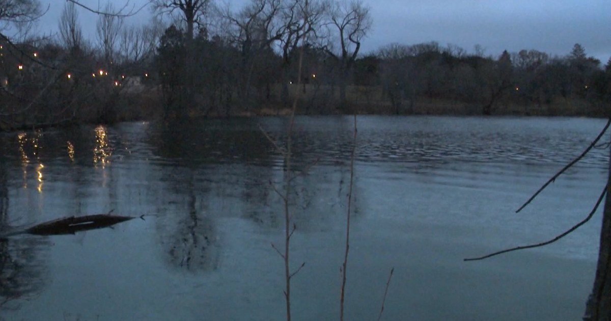 Повече от 100 души бяха спасени от леден къс, който се откъсна от брега на езерото в Минесота
