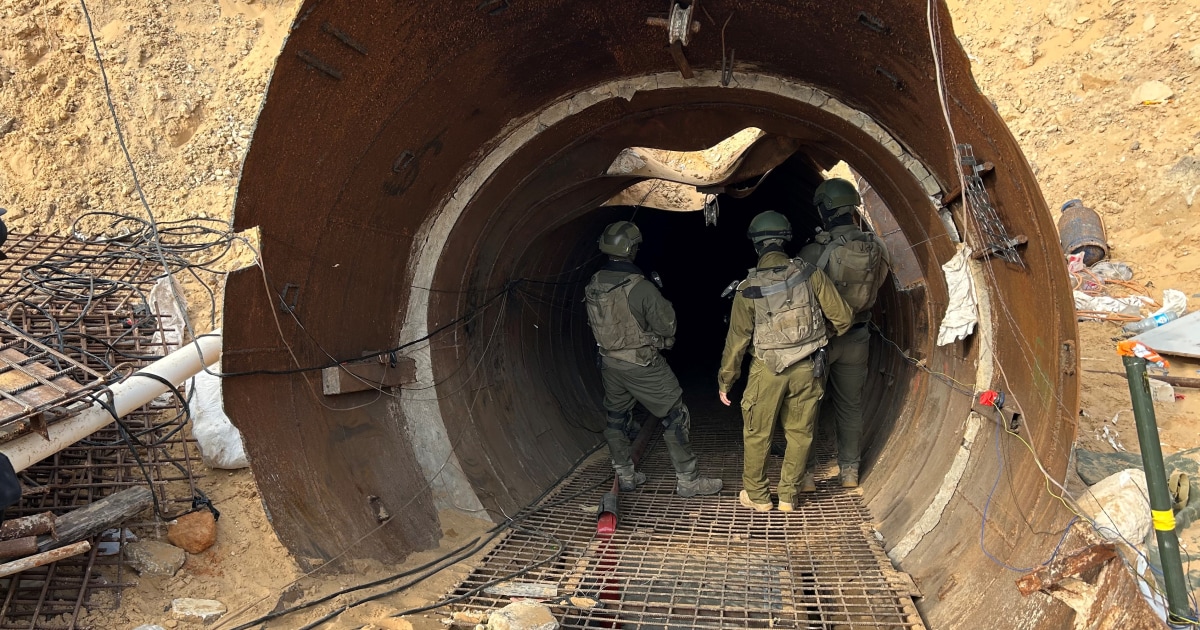Поглед отвътре най-големия тунел на Хамас, откриван някога от израелската армия