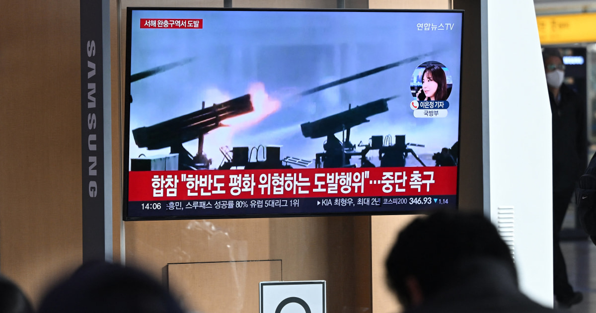 СЕУЛ Южна Корея Северна Корея изстреля артилерийски снаряди близо