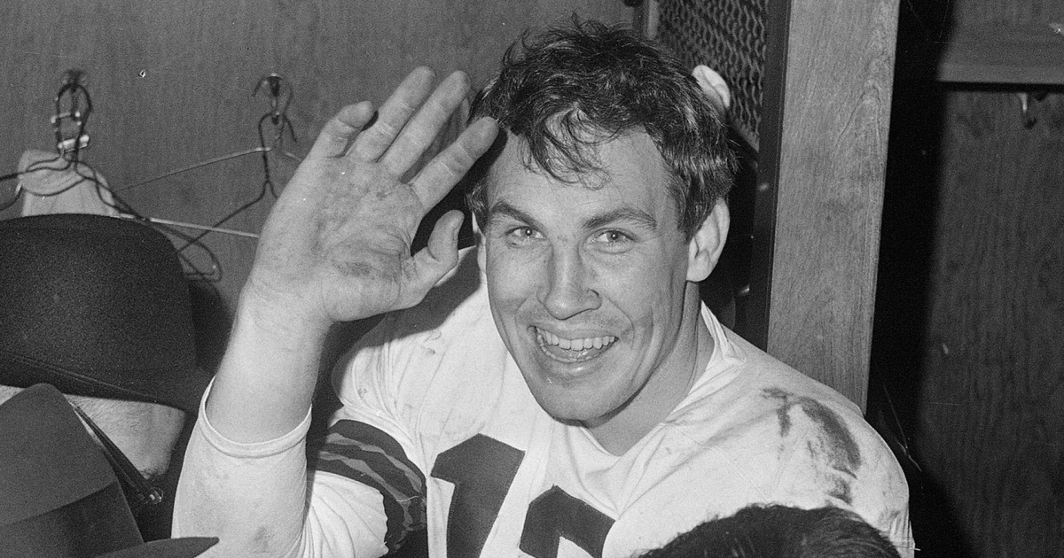 Франк Райън, куотърбекът на Кливланд Браунс за последната титла на отбора в НФЛ през 1964 г., почина на 87