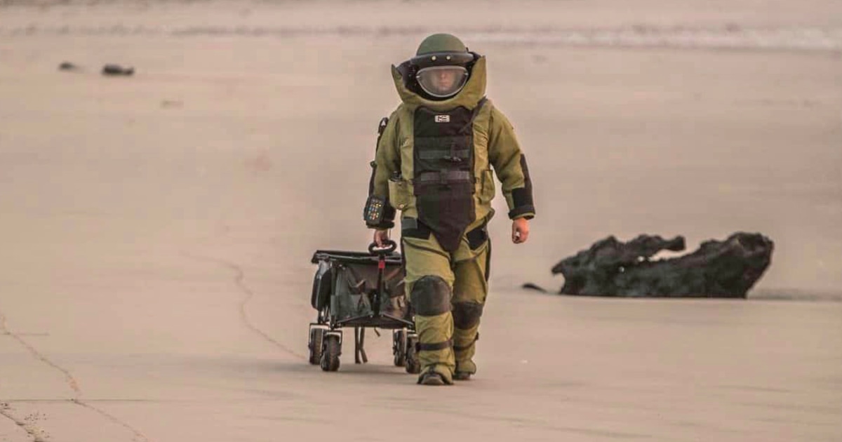 Военна „учебна бомба“ от 60-те години, открита в новогодишната нощ на калифорнийския плаж