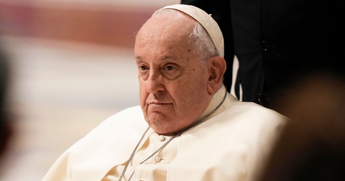 Ватикана защитава благословиите за еднополовите двойки след отблъскването на епископа