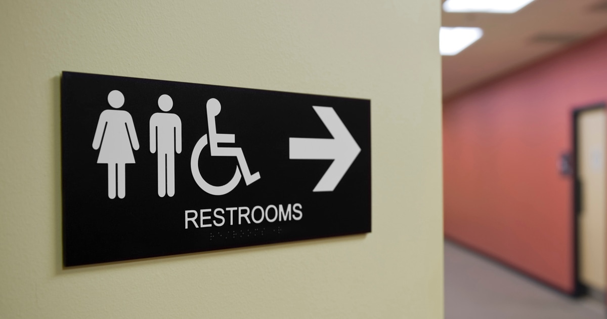 Върховният съд остава извън спора за достъпа до банята на транссексуални ученици