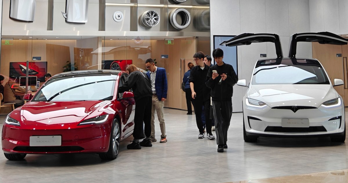 ПЕКИН — Tesla изтегля повече от 1 6 милиона електрически превозни