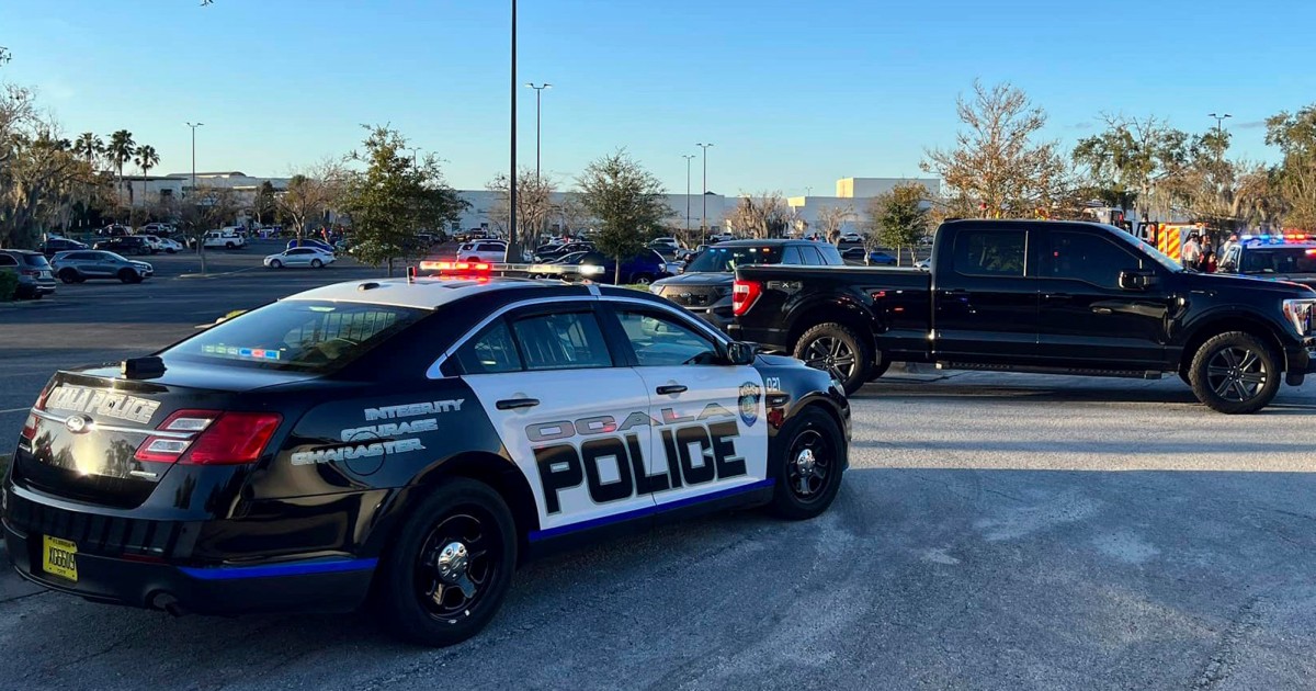 Мъж от Флорида е обвинен в убийство при фатална стрелба в търговски център, претъпкан с коледни купувачи в последната минута
