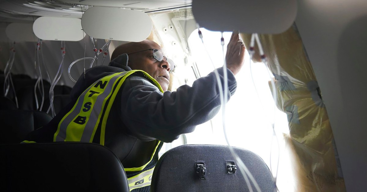 Липсващ щепсел на вратата, който се е отделил от самолет на Alaska Airlines, открит в задния двор на учителя в Орегон