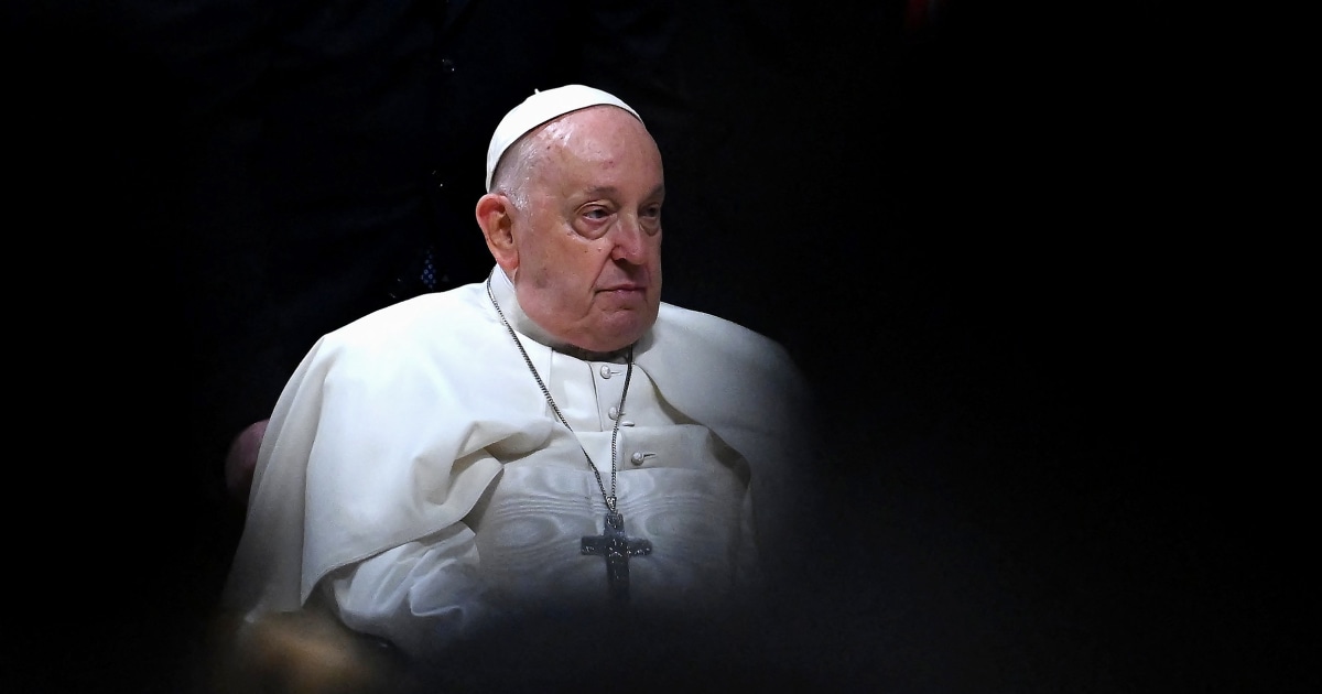 Папата призовава за всеобща забрана на сурогатното родителство, нарича го „жалко“