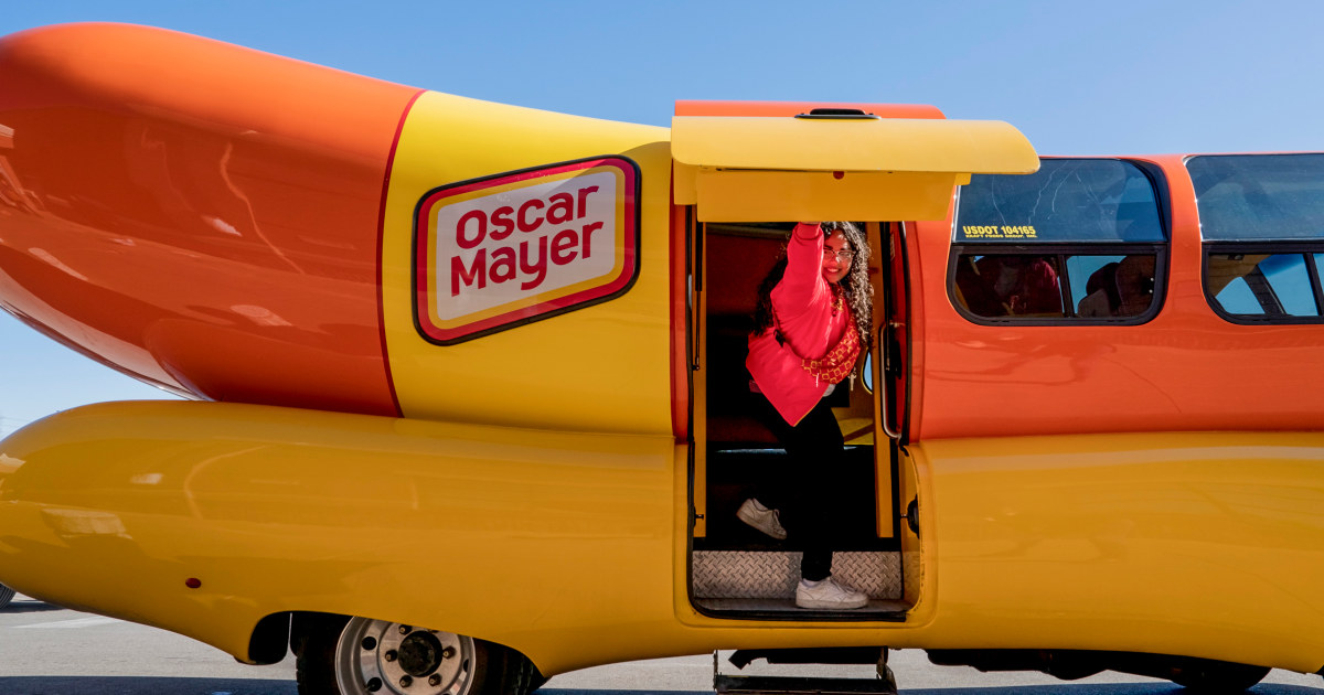 Оскар Майер в търсене на следващи „хотдогъри“, които да управляват Weinermobile — за $35 600 на година