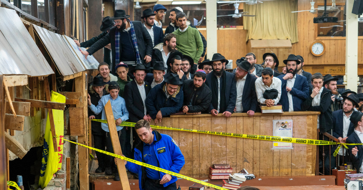 Дванадесет арестувани след нахлуване в синагогата в Ню Йорк на фона на спор за таен тунел