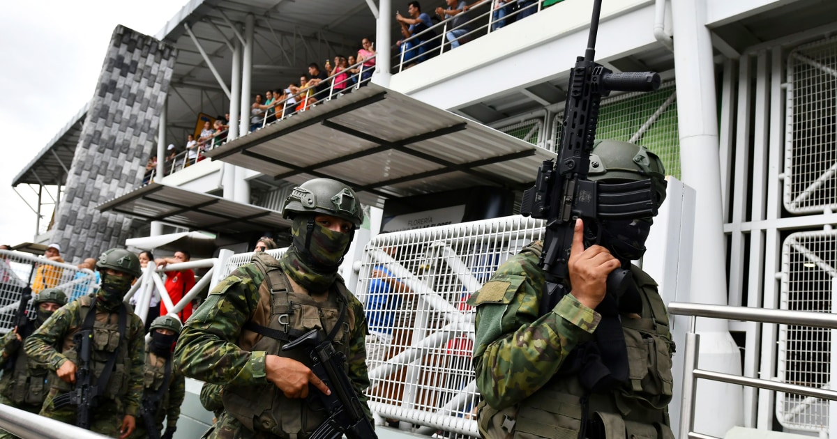 Американците от Еквадор казват, че семействата им са „в капан“ от страх, докато страната се бори с наркобандите