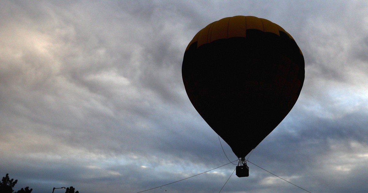 Четирима души загинаха, когато балон с горещ въздух се разби