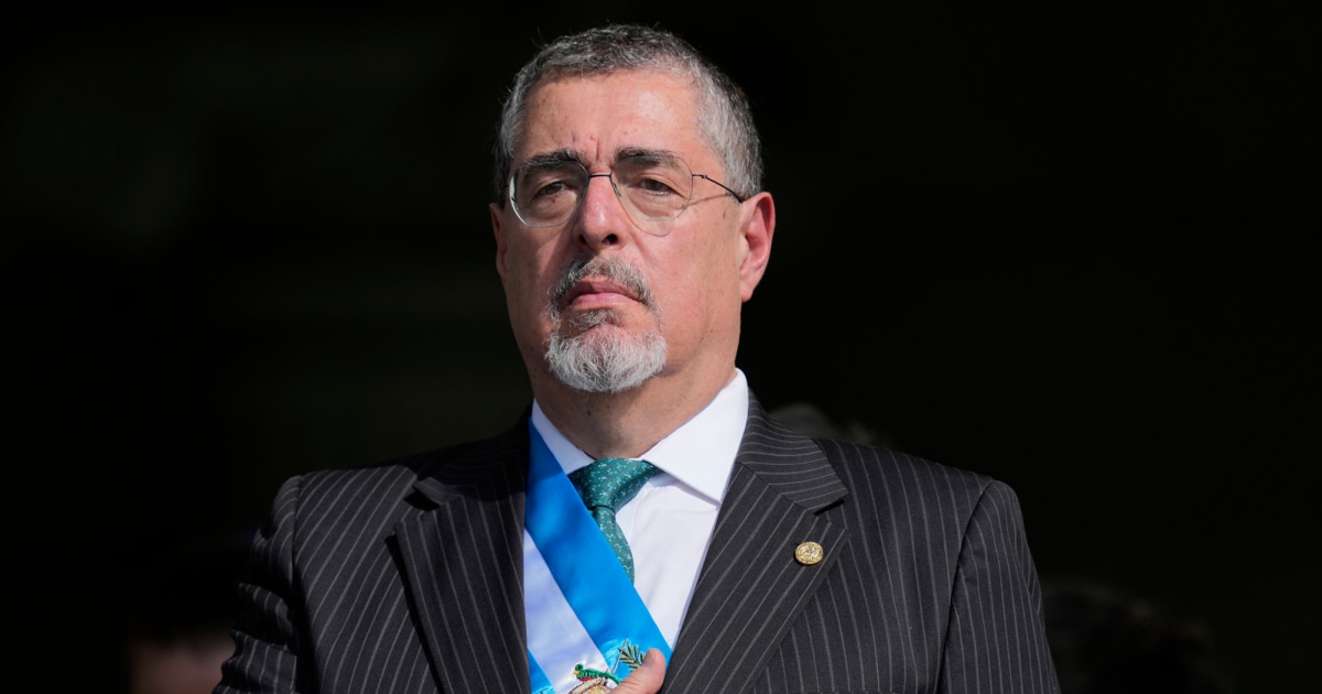 Кой е новият президент на Гватемала Бернардо Аревало?