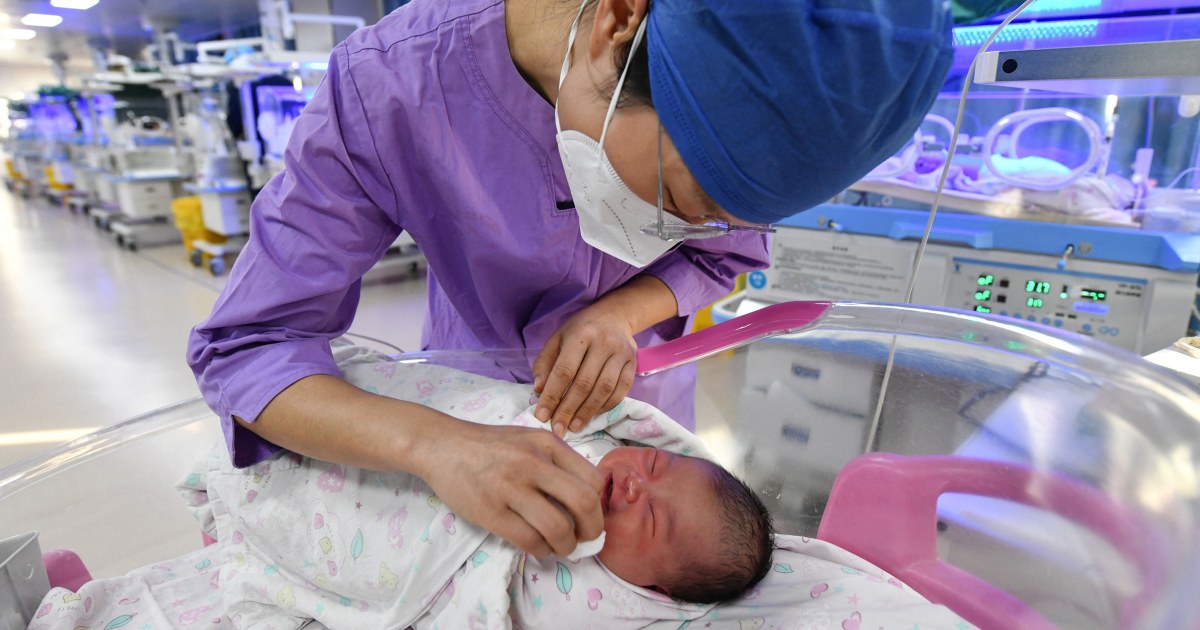 Населението на Китай намалява за втора година въпреки натиска на правителството за повече бебета