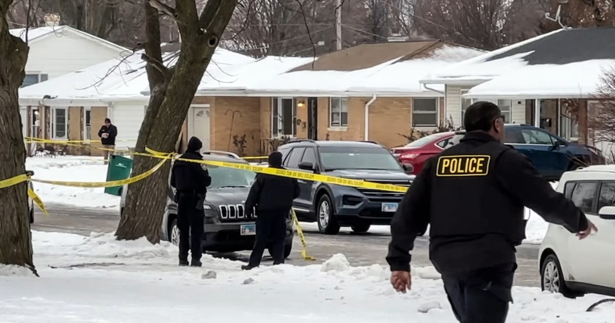 Седем души бяха простреляни фатално в две къщи от другата