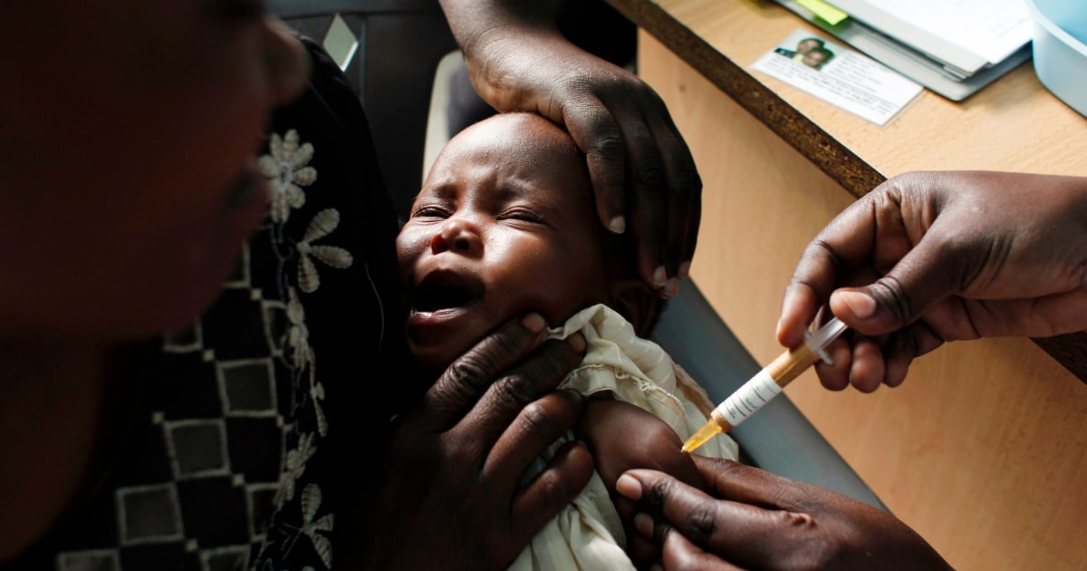 Първата в света програма за ваксина срещу малария за деца стартира в Камерун