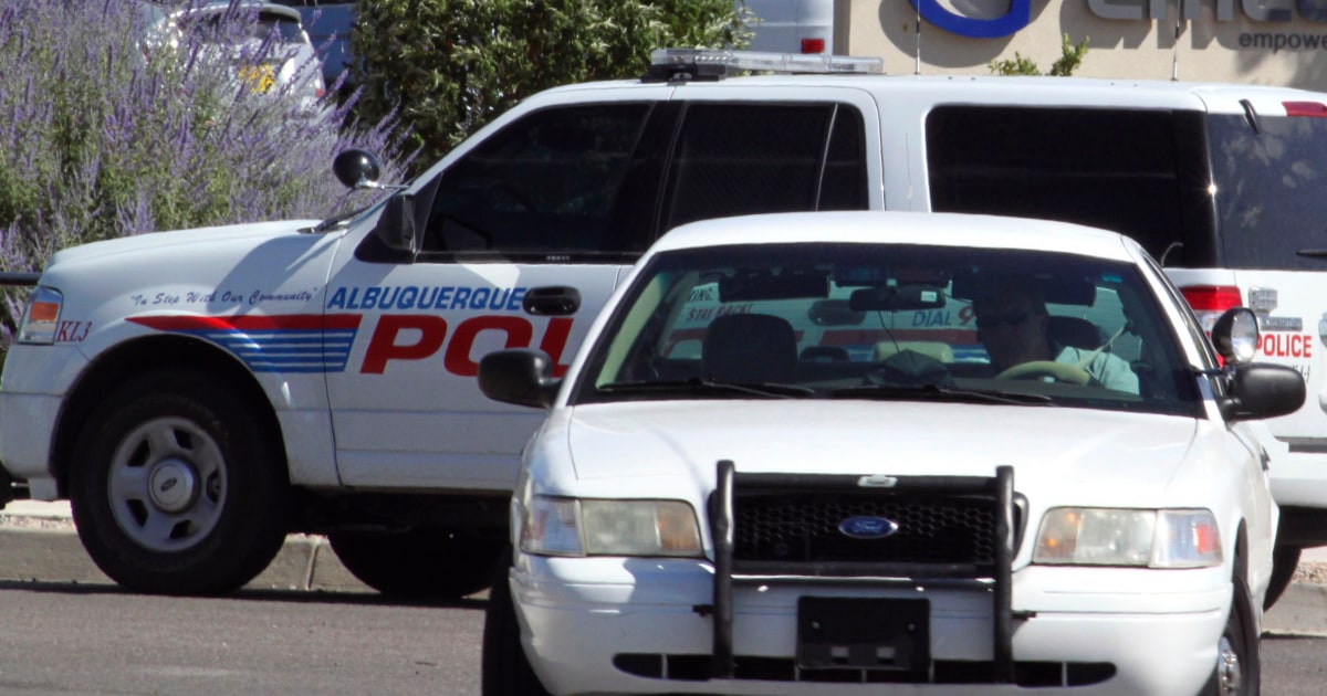 Полицаи от Албакърки са пуснати в отпуск като част от федерално разследване