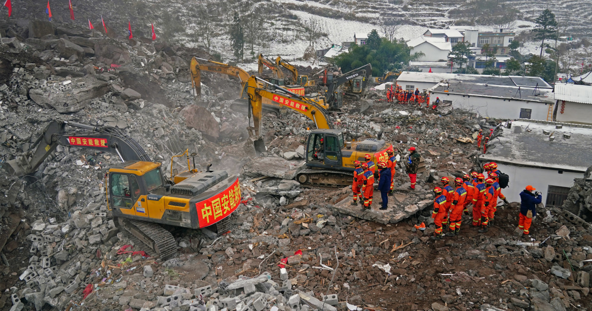 Останалите жертви на свлачище бяха открити в Китай, с което броят на загиналите достигна 44