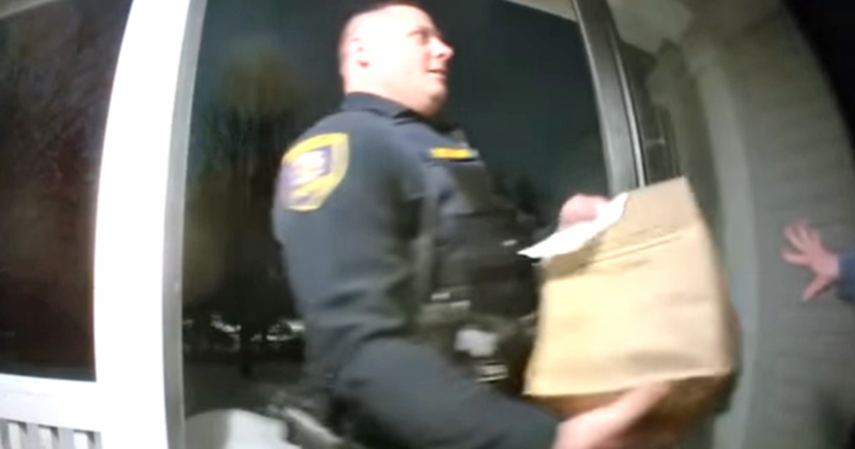 Заместник от Илинойс арестува шофьор на DoorDash и след това достави храната на чакащия я