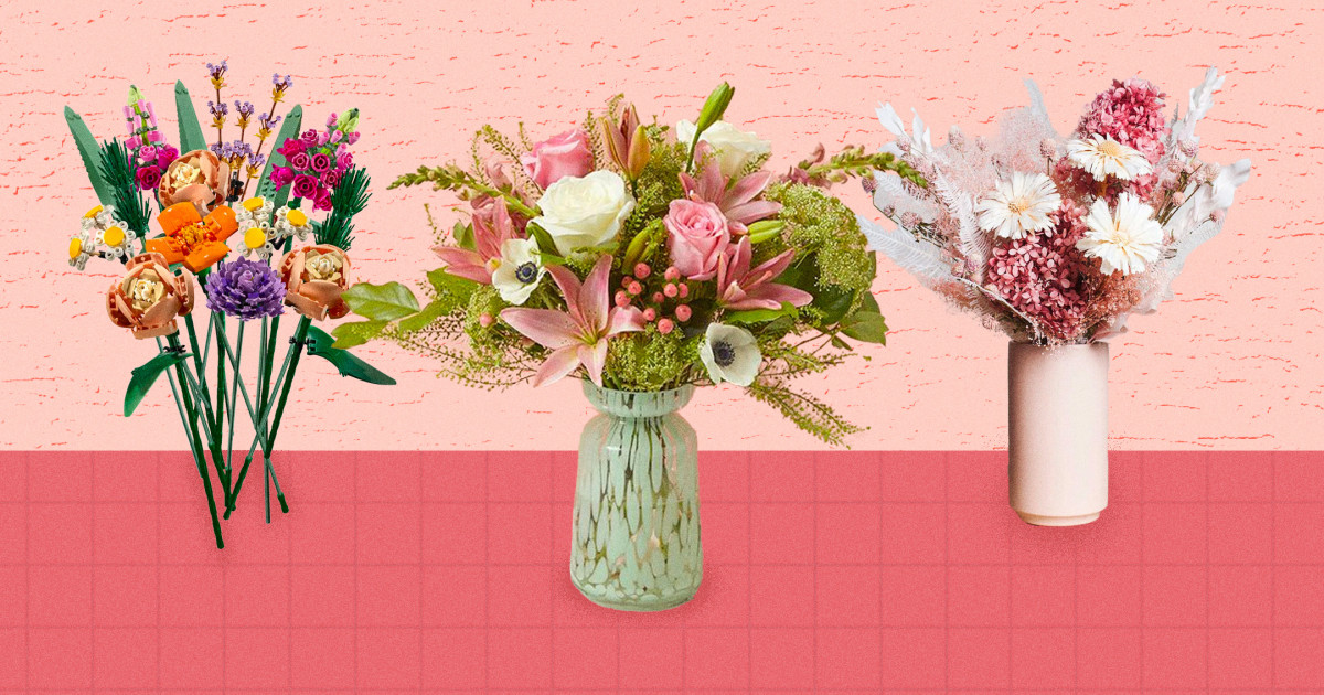 These Lego flowers make a perfect Valentine's Day bouquet (seriously, it'll  last forever)