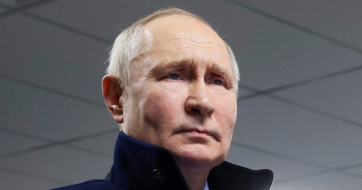 Руските избирателни служители регистрираха Путин да се кандидатира на изборите през март, той е почти сигурен, че ще спечели