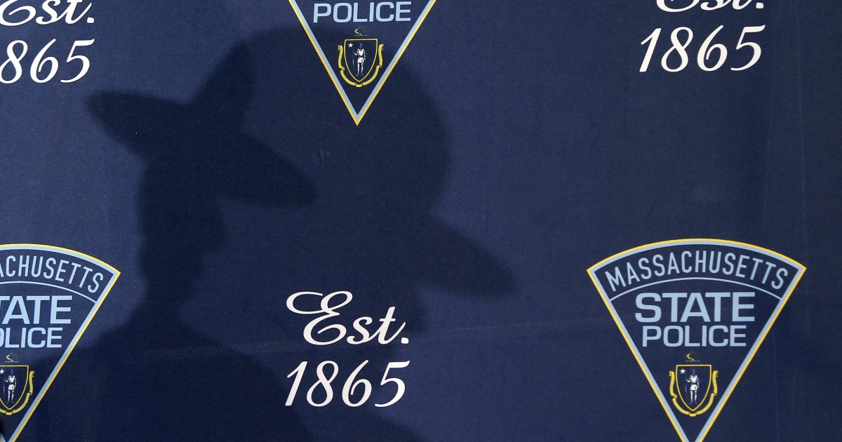 Четирима настоящи и бивши полицаи от щатската полиция на Масачузетс