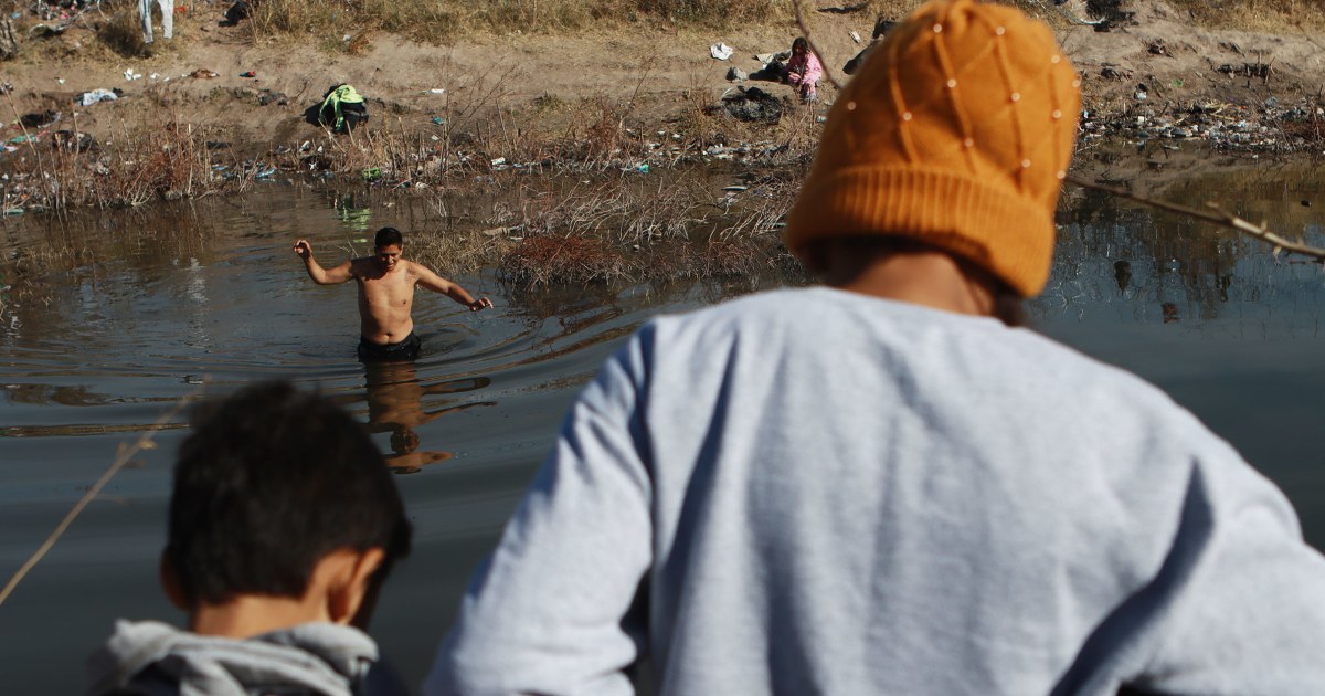 Настоящи и бивши служители на DHS роптаят относно приказките на Байдън за затваряне на границата