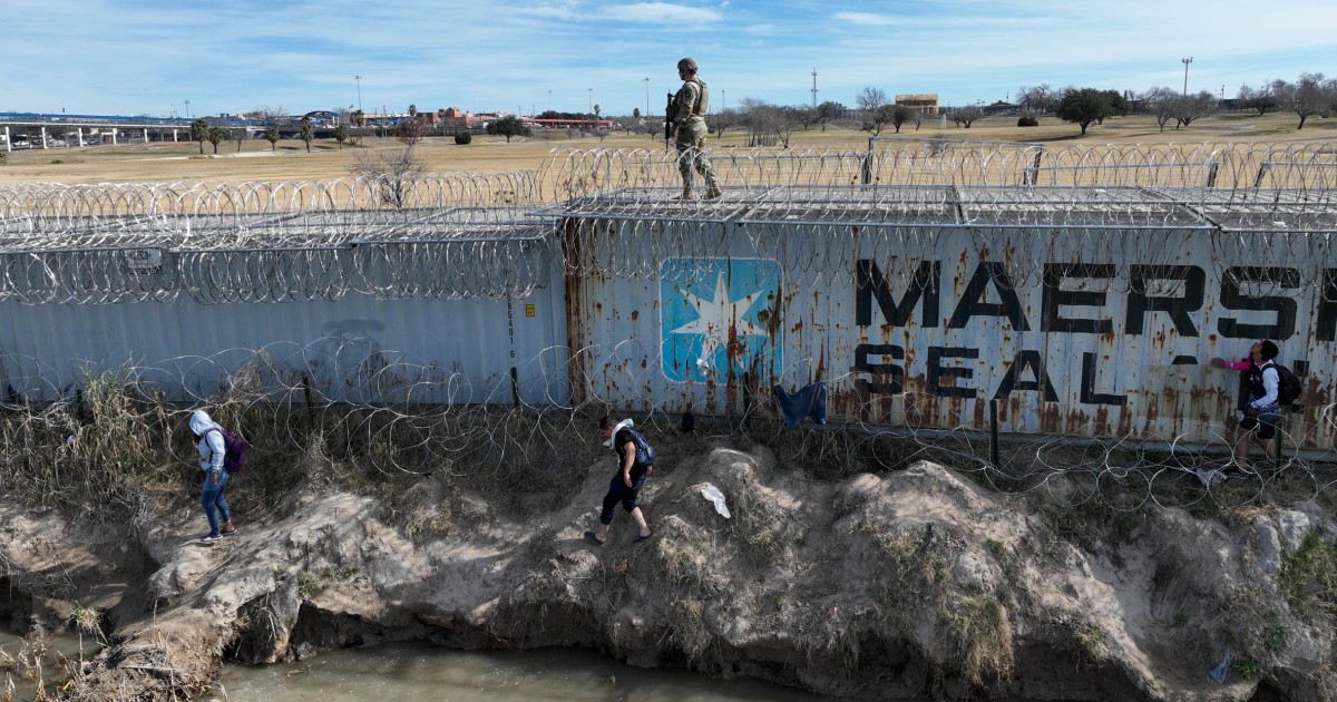 EAGLE PASS Тексас — Хуанита Мартинес се приближи до затворената