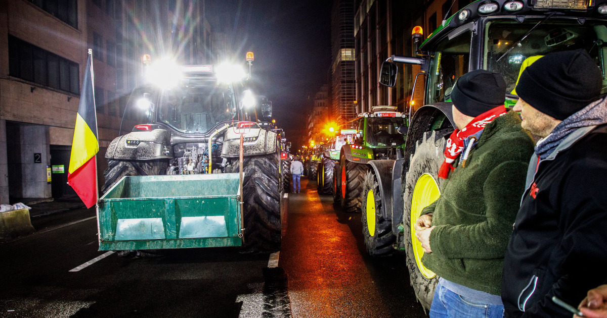 Свирене на клаксони и рев на двигатели, гневни фермери отправят протеста си към ключов ЕС summit
