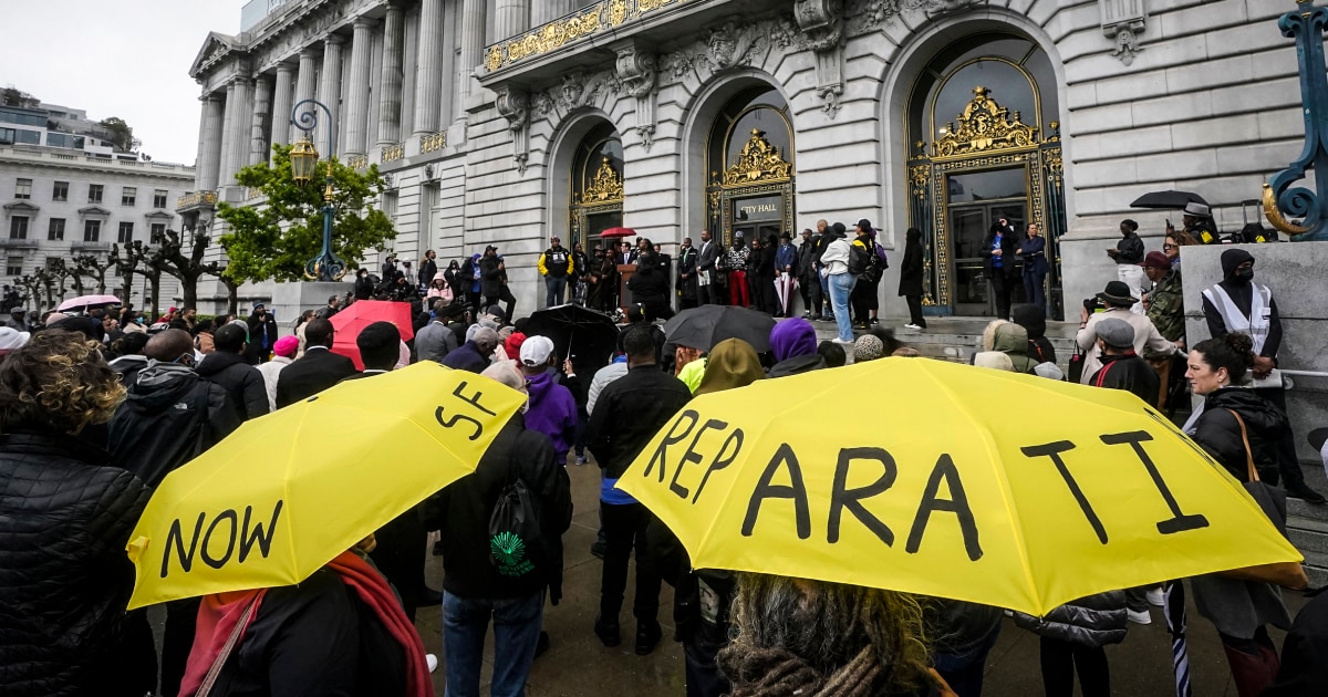 Чернокожите законодатели в Калифорния споделят план за репарации с малко директни плащания