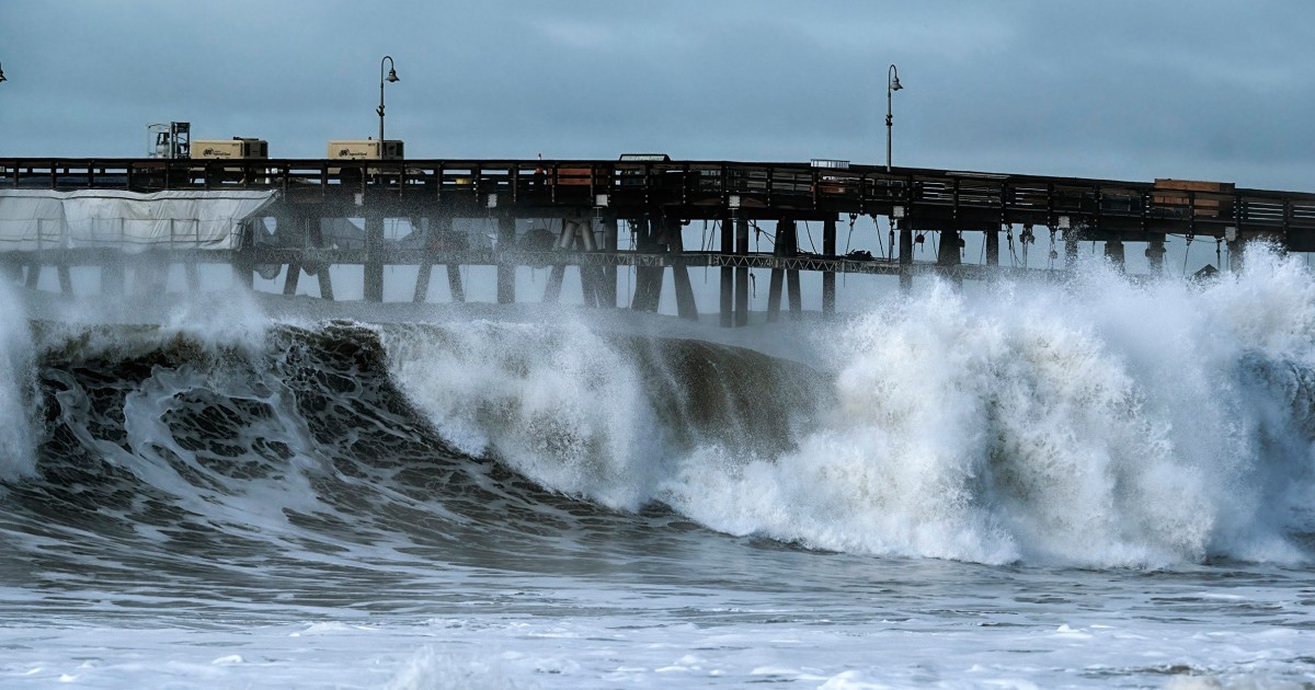 Надигащите се морета и честите бури удрят кейовете на Калифорния, заплашвайки емблематичните забележителности