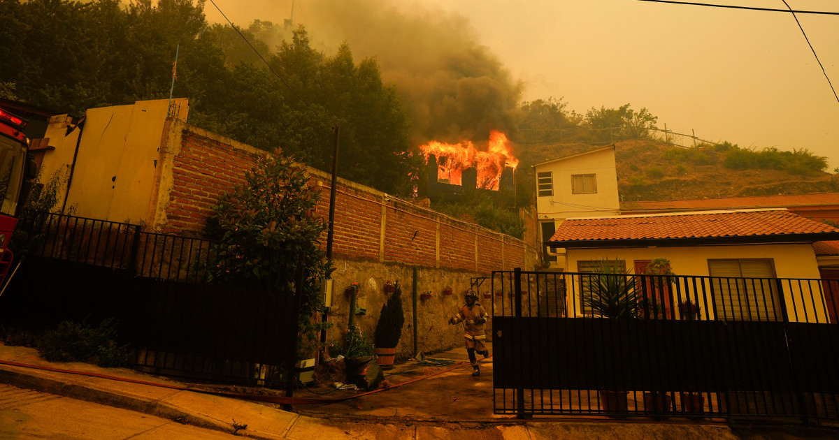 Горските пожари в Чили убиха най-малко 46, докато президентът казва, че броят на жертвите вероятно ще нарасне
