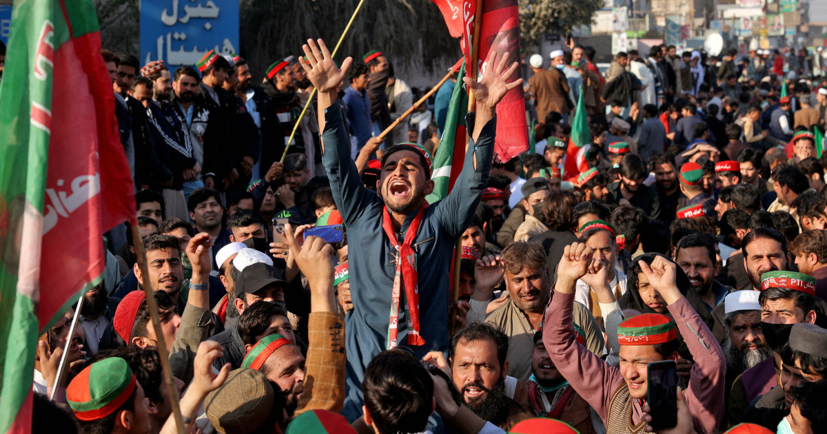 Партията на Имран Хан иска да състави правителство, изисква публикуване на пълните резултати от изборите в Пакистан