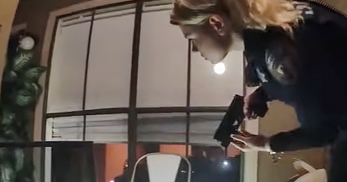 Видео показва как депутати от района на Хюстън многократно застрелват жена в апартамента на приятеля й