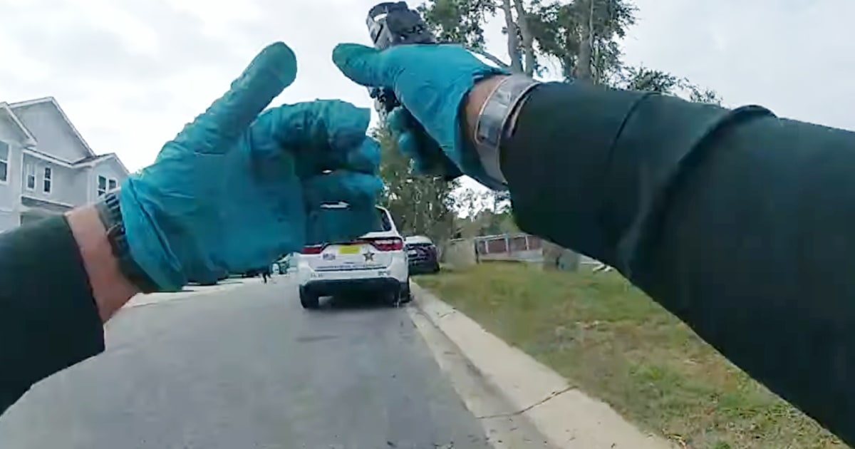 Видео показва как заместник-шерифът на Флорида многократно стреля по мъж, след като си помислил, че падащият жълъд е стрелба