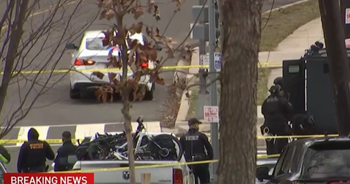 Трима полицаи във Вашингтон окръг Колумбия бяха простреляни и ранени