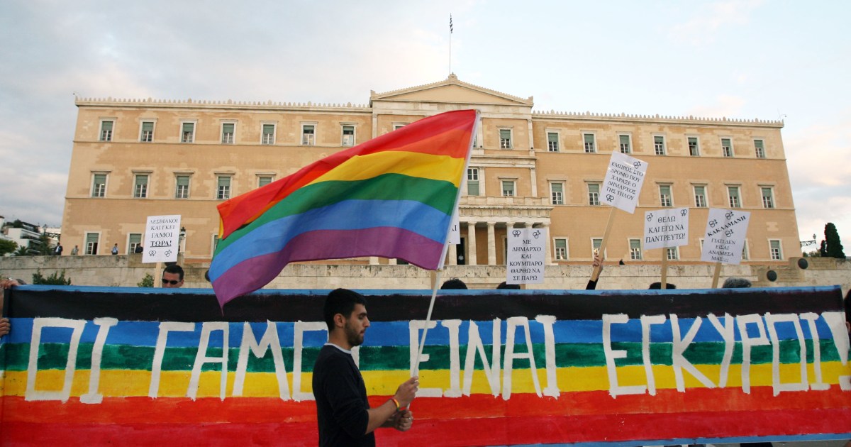 Гръцките законодатели гласуваха в четвъртък за легализиране на еднополовите бракове