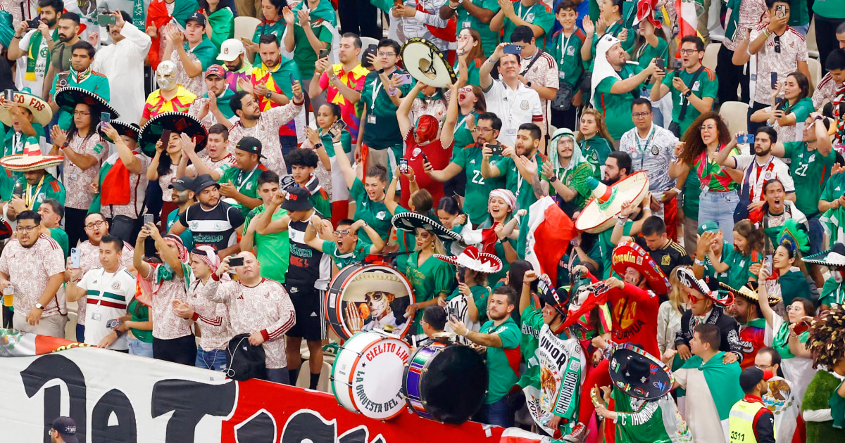 Мексико и ФИФА се връщат към спортния съд в продължил десетилетие спор относно гей обидите на футболни фенове