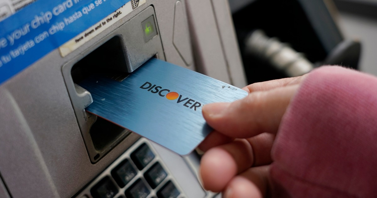 Сливането на Capital One с Discover може да окаже по-голям натиск върху потребителите на кредитни карти, предупреждават експерти