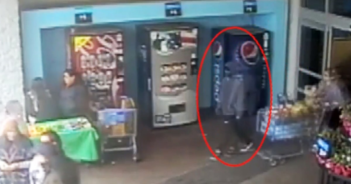 Видео показва как мъж краде пари от Girl Scouts, докато те продават бисквитки в Texas Walmart