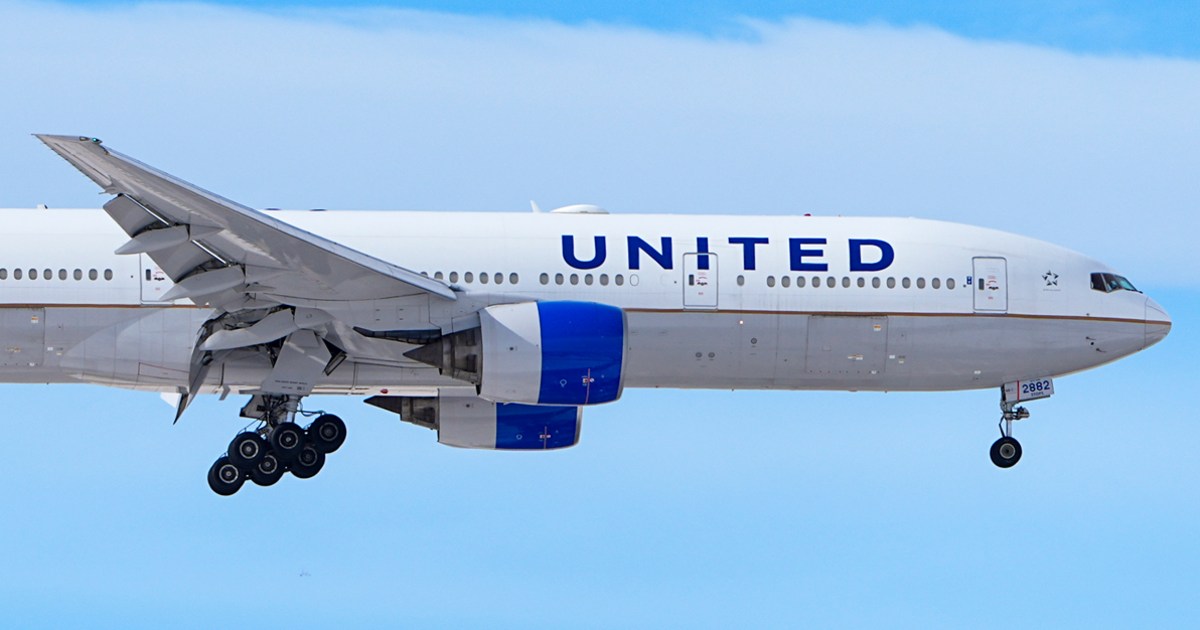 Полет на United от Сан Франциско до Бостън е отклонен към Денвър поради проблем с крилото