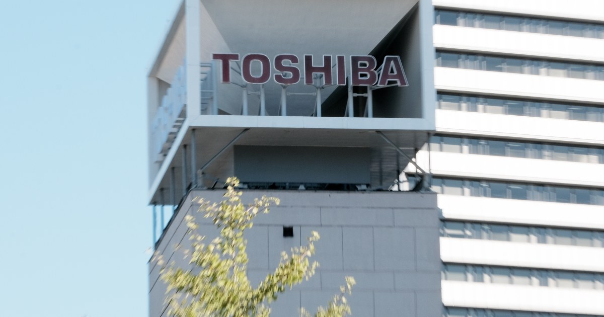 Повече от 15 милиона адаптери за лаптопи Toshiba бяха изтеглени поради опасност от пожар