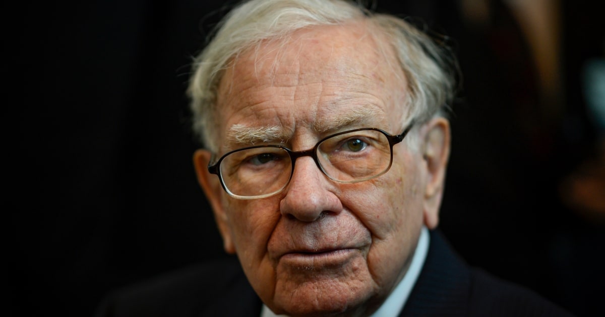 Warren Buffett amasses more cash and sells more stock, but doesn’t explain why in annual letter