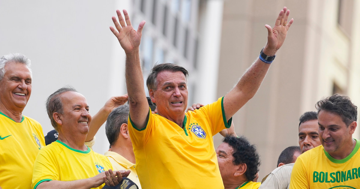 САО ПАУЛО Бразилия — Бившият бразилски президент Жаир Болсонаро събра