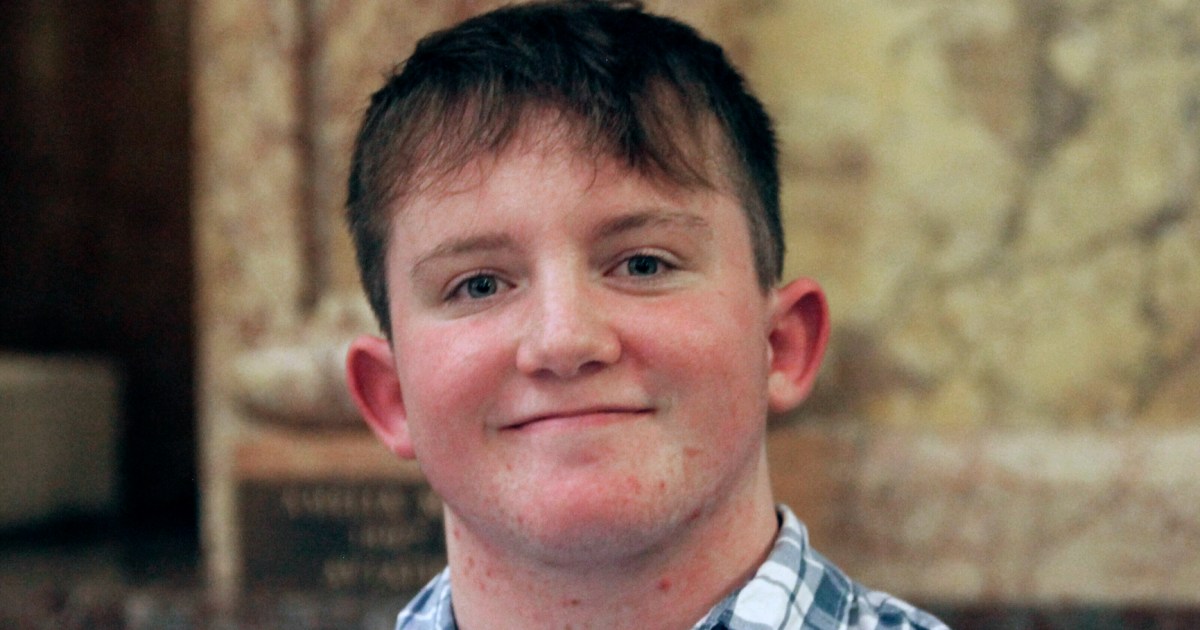 ТОПЕКА Кан — Мак Алън 18 годишен абитуриент от Канзас подготвен