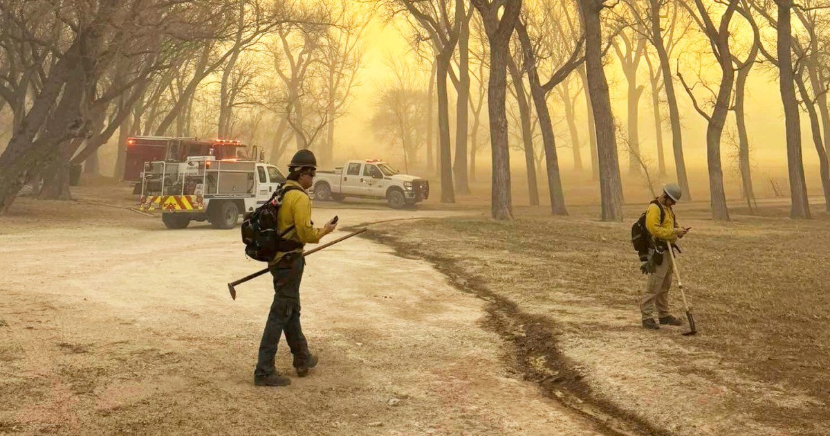Губернаторът на Тексас издава декларация за бедствие, докато горските пожари се разрастват в Панхандъл