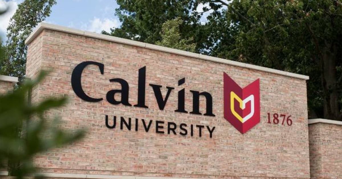 Президентът на университета Калвин подаде оставка, след като училището получи доклад за „неподходящо“ поведение