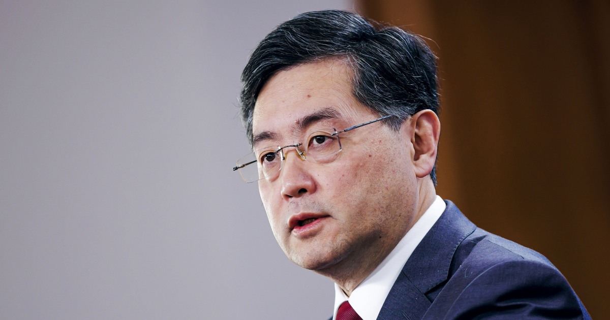 Изпадналият в затруднение бивш външен министър на Китай се оттегля като депутат